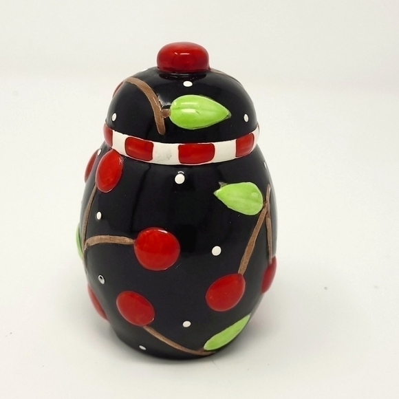 🎈4/$25 1990s replacement  salt shaker - Picture 2 of 4